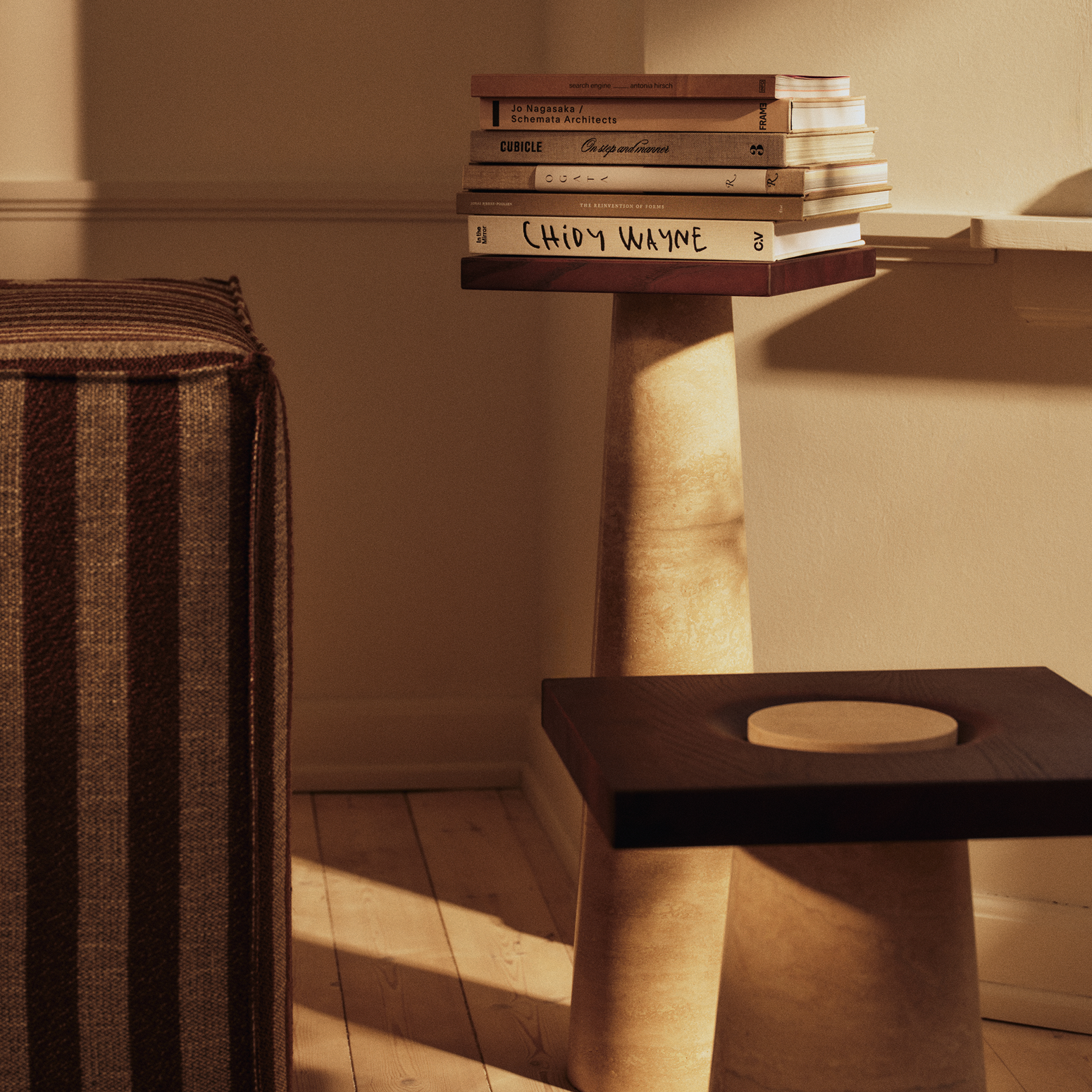 Pidestall Grova Grova Pedestal fra Ferm Living.