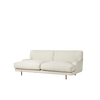 Sofaen Flaneur fra Gubi som 2-seter i tekstilet Limonta, White 15. Sofaen finnes som 2-seter, 3-seter og 2-seter med sjeselong, men kan bestilles i enda flere varianter og sammensetninger.