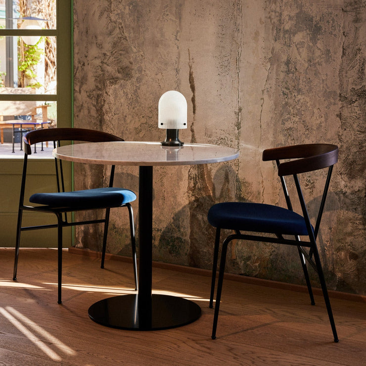Oppladbar bordlampe Seine Portable Lamp fra Gubi.