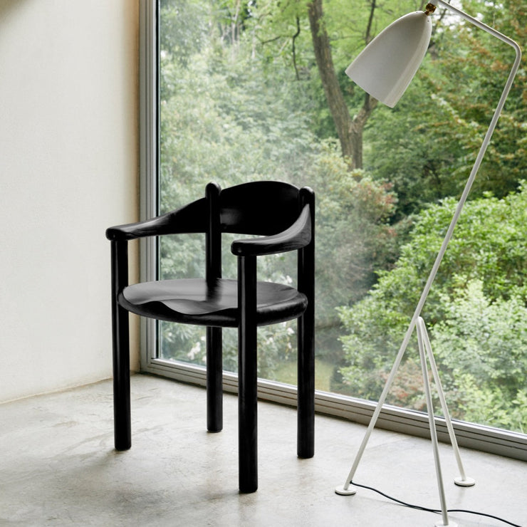 Spisestolen Daumiller Armchair fra Gubi i brunsvart utgave