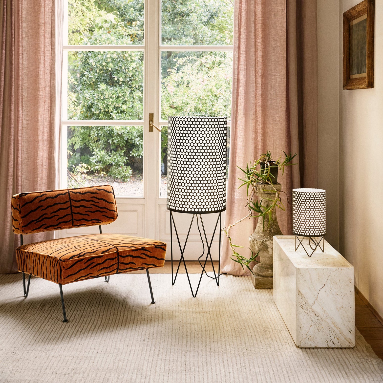 Sidebord Pietra fra Gubi i hvit travertin (Neutral White).