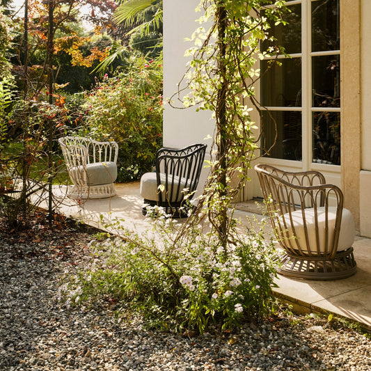 Den danske arkitekten og designeren Tove Kindt-Larsen var en av de første til å omfavne rottingmøbler i Danmark, og lenestolen Grace Outdoor Lounge Chair fra Gubi ble tegnet allerede i 1936