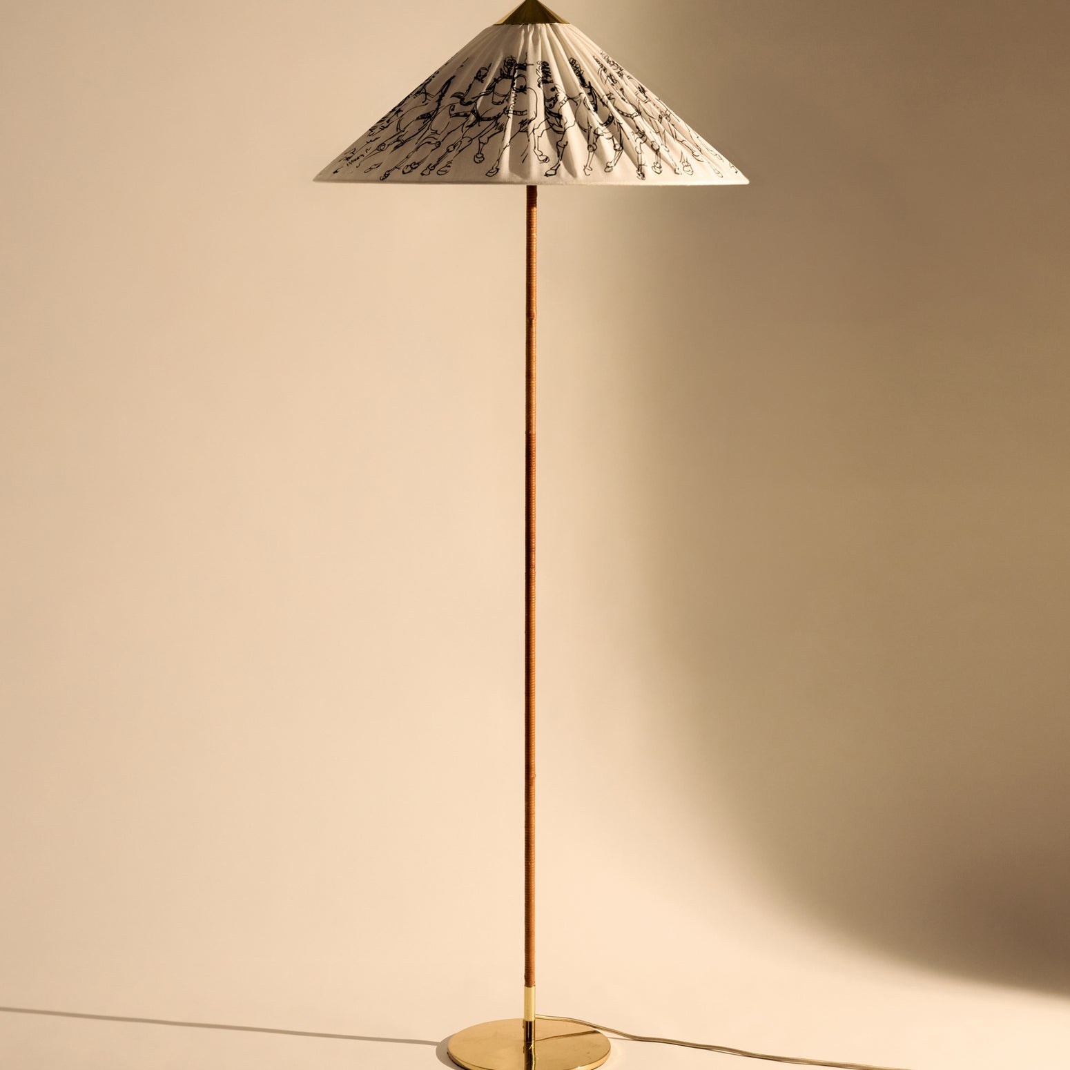 Gulvlampe 9602 Special Edition fra Gubi.