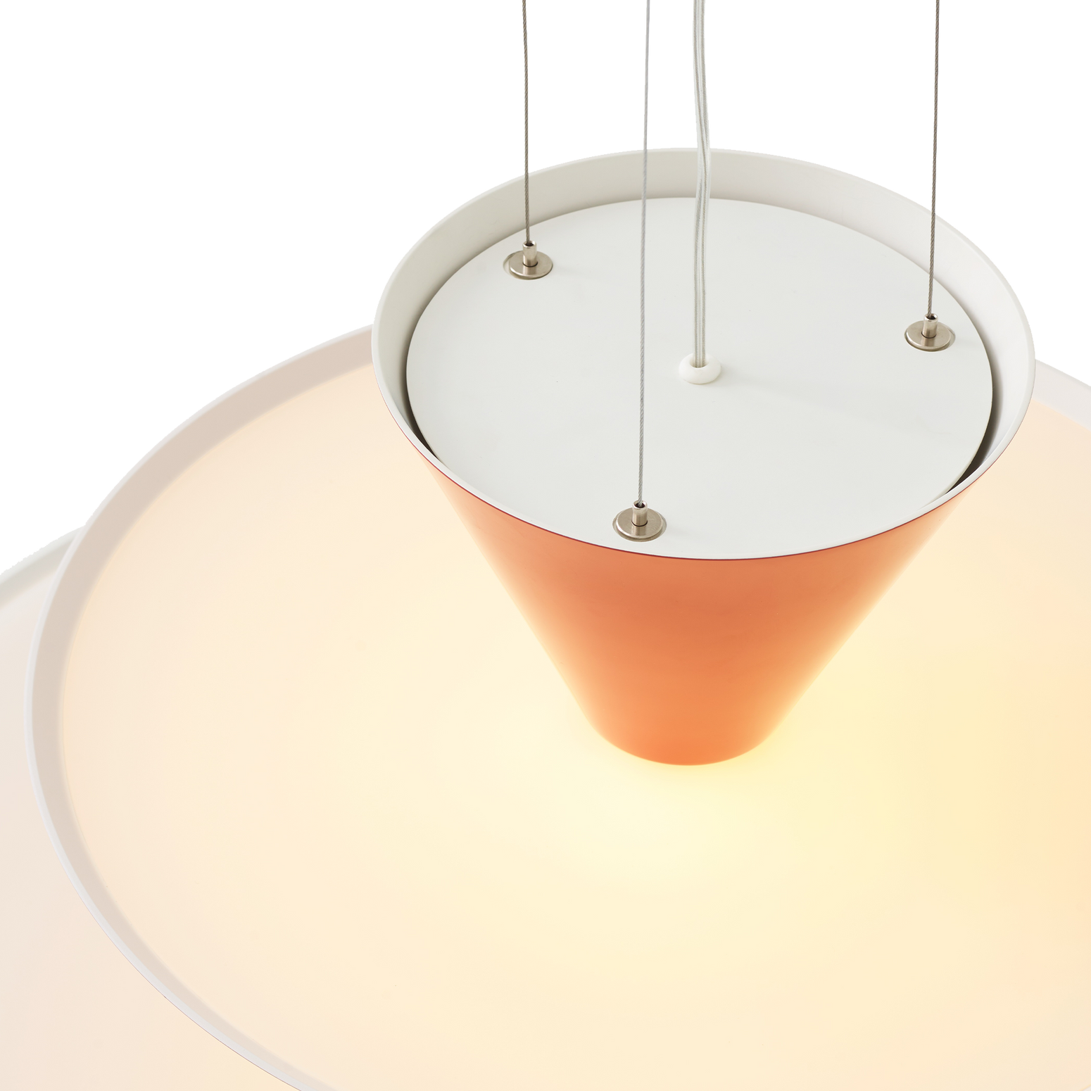 Taklampe Gio LN15 fra &tradition i fargen Vermilion Red, Dark Burgundy & Ecru White (rød, burgunder og kremfarget).