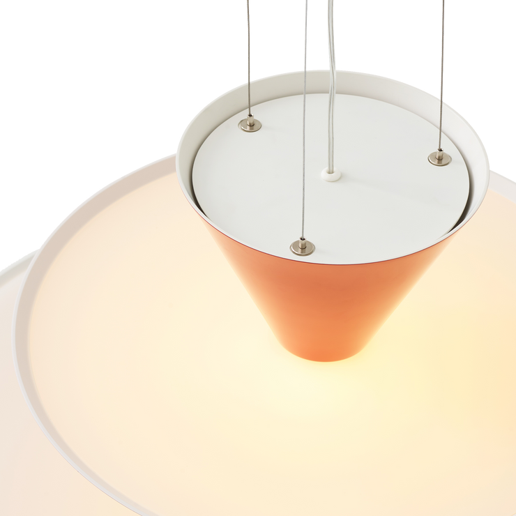 Taklampe Gio LN15 fra &tradition i fargen Vermilion Red, Dark Burgundy & Ecru White (rød, burgunder og kremfarget).