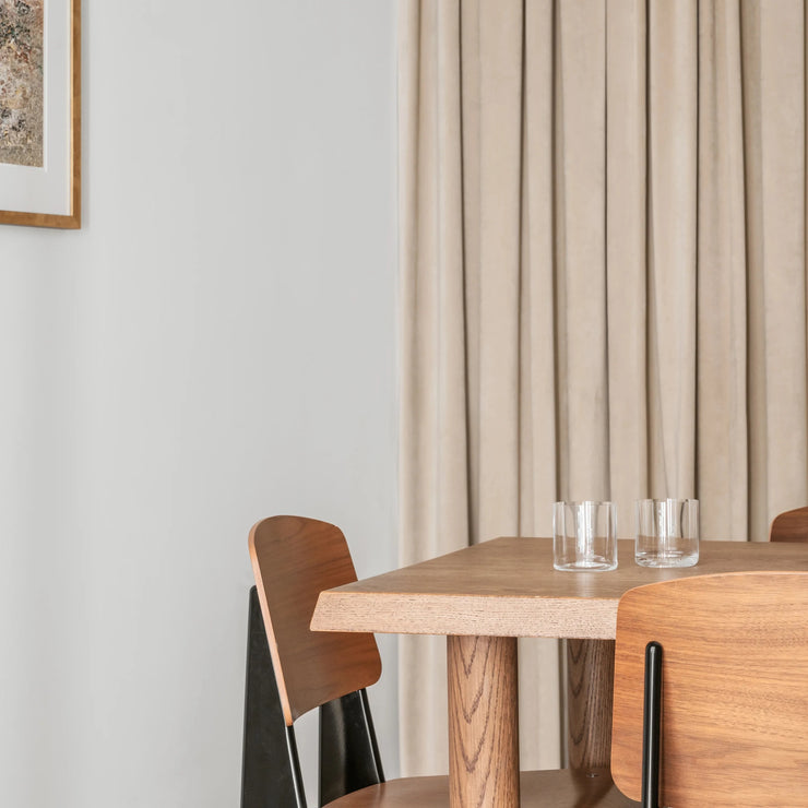 Beige velurgardin fra Gotain