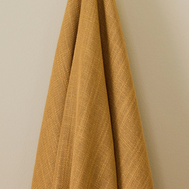 Sengeteppe i vevd lin fra Gotain i fargen sennepsgul / Mustard