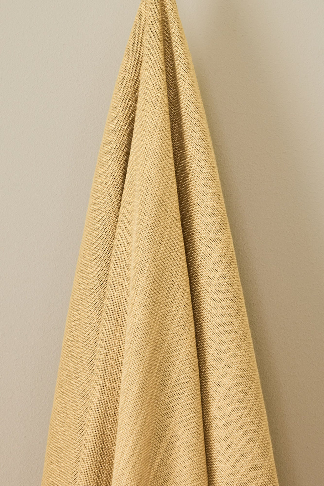 Sengeteppe i vevd lin fra Gotain i fargen havregul/ Oat Yellow