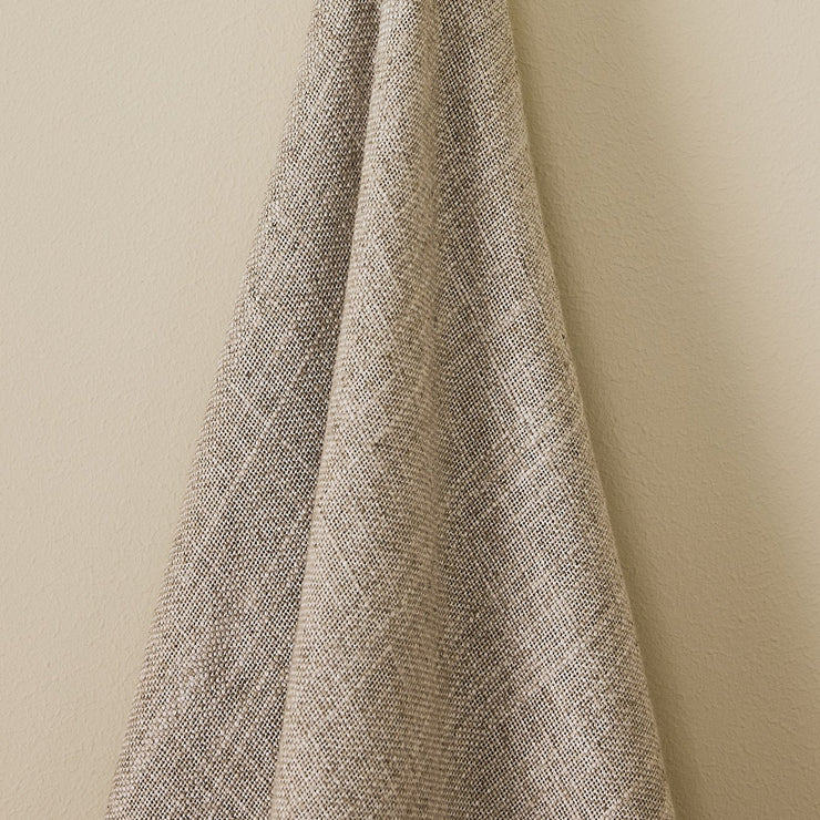 Sengeteppe i vevd lin fra Gotain i fargen sand / Sand