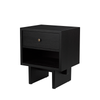Sidebordet Private Side Table fra Gubi i brunsvart beiset eik.