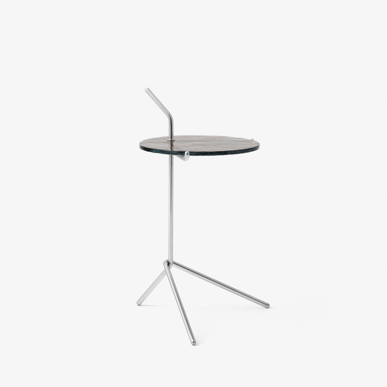 Sidebord Halten fra &tradition med polert understell og røkfarget glass