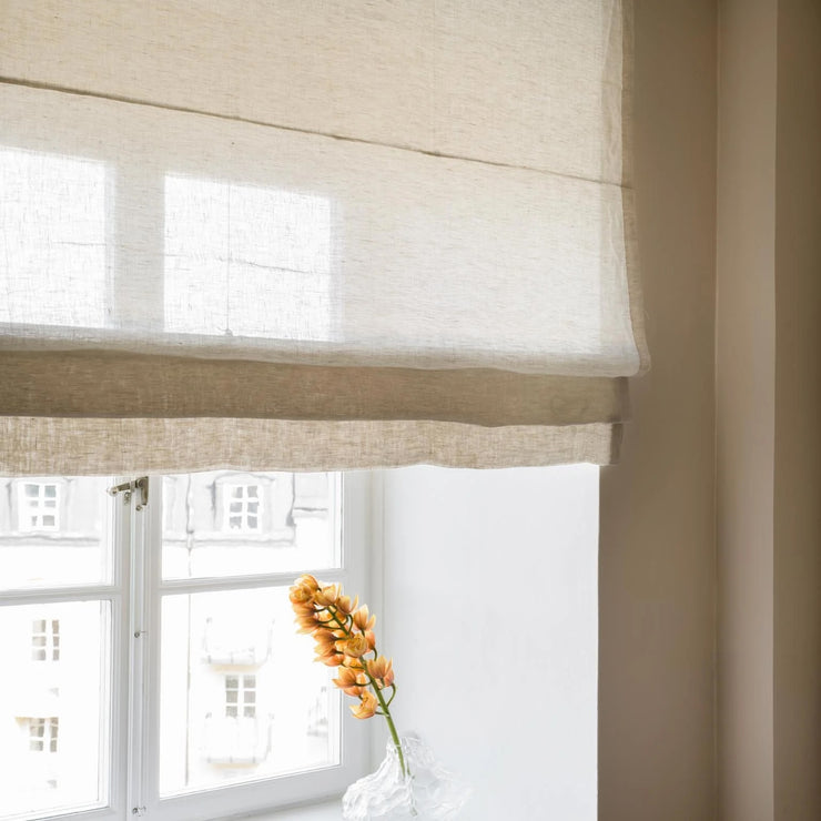 Liftgardin i tynn lin fra Gotain i fargen Sand