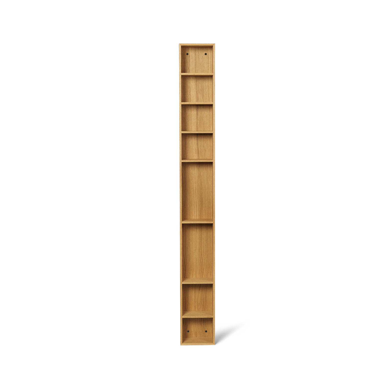 Hyllen Bon Shelf fra Ferm Living er et allsidig og elegant oppbevaringsmøbel, spesielt designet for å passe sømløst inn i smale rom. Bon-hyllen kan monteres både vertikalt og horisontalt, noe som gjør den til en estetisk tiltalende og praktisk oppbevaringsløsning for alle rom i hjemmet ditt.