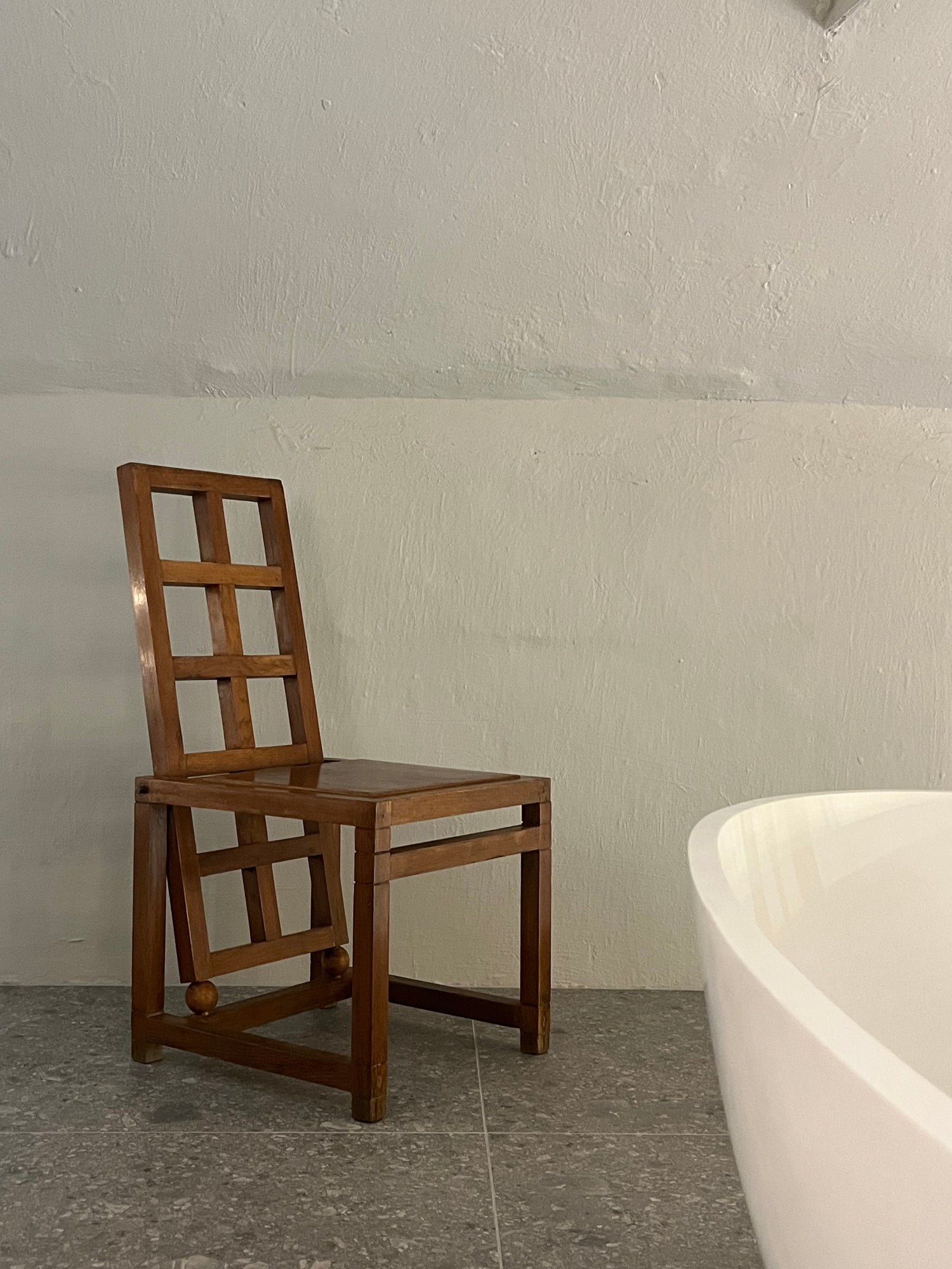 Vintage stol i tre fra Art Deco / Bauhaus-perioden. Stolen forhandles av Objektum Vintage via OsloDeco.
