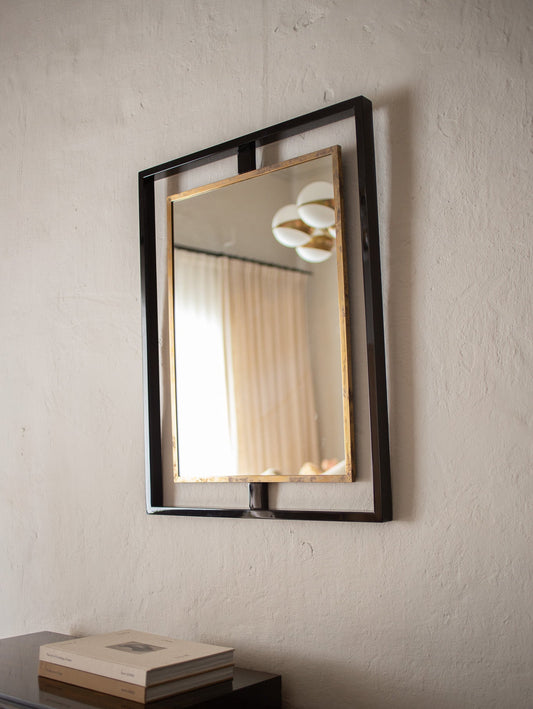 Vintage speil Art Deco med ramme i svart pianolakkert stål og patinert messing