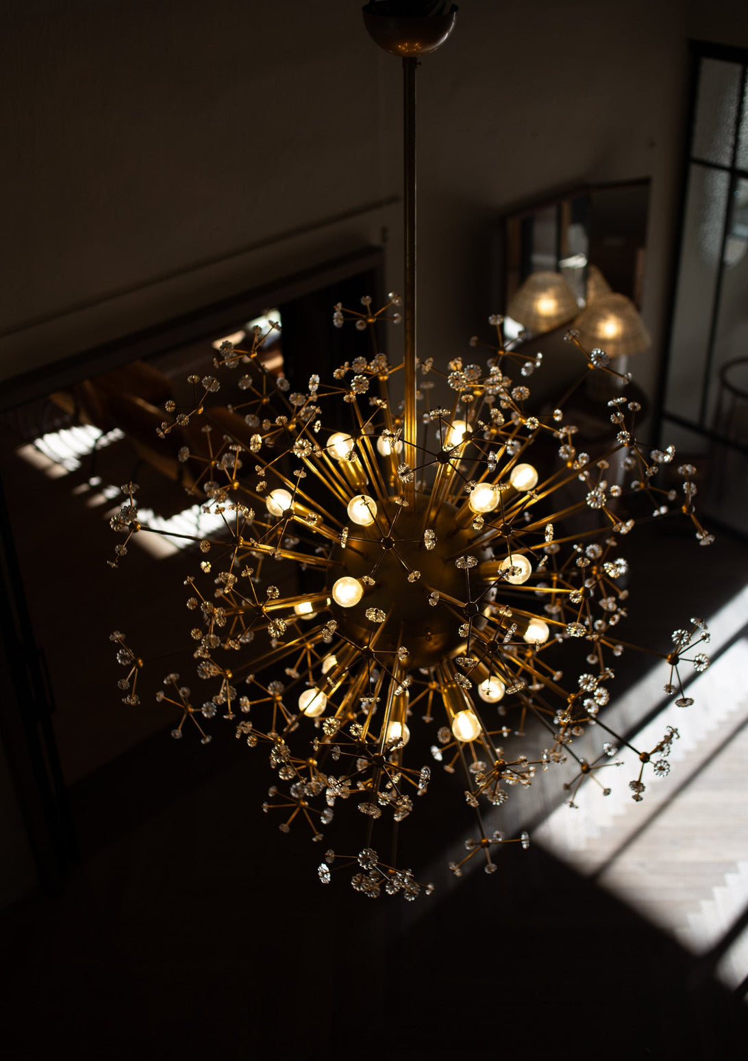 Vintage lysekrone Dandelion i messing med små blomster i Murano-glass