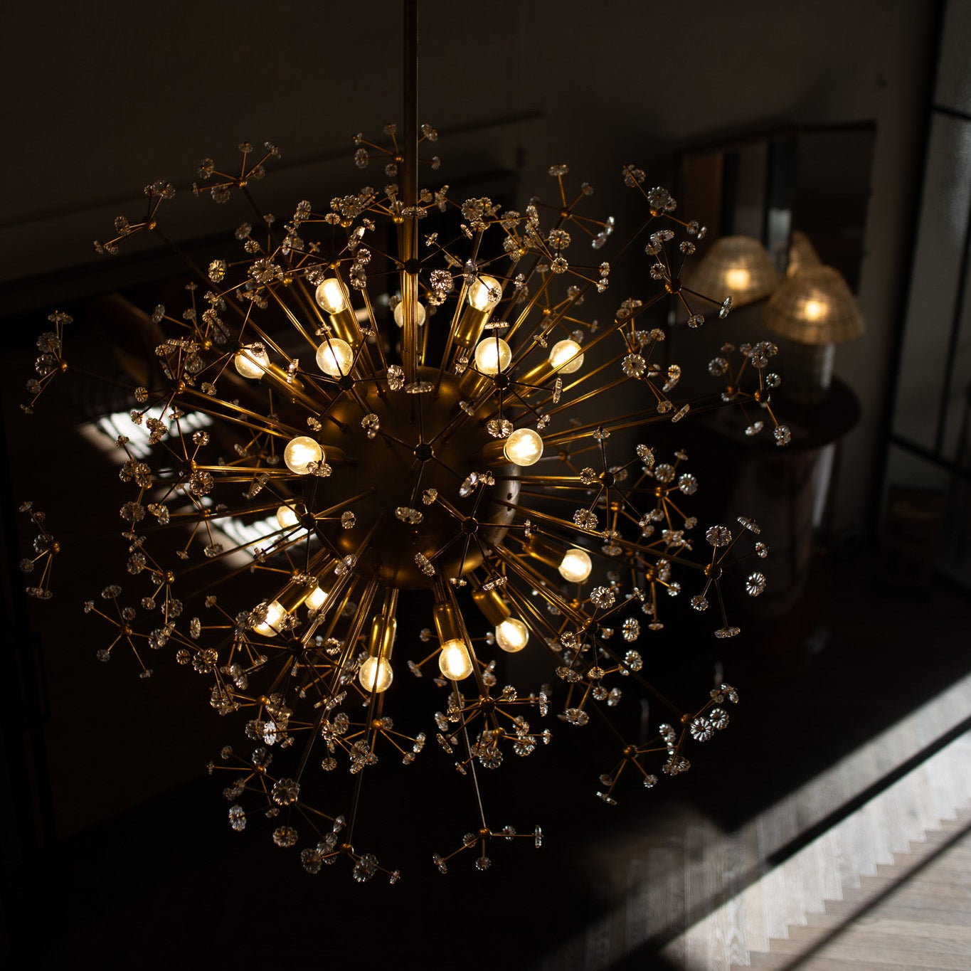 Vintage lysekrone Dandelion i messing med små blomster i Murano-glass