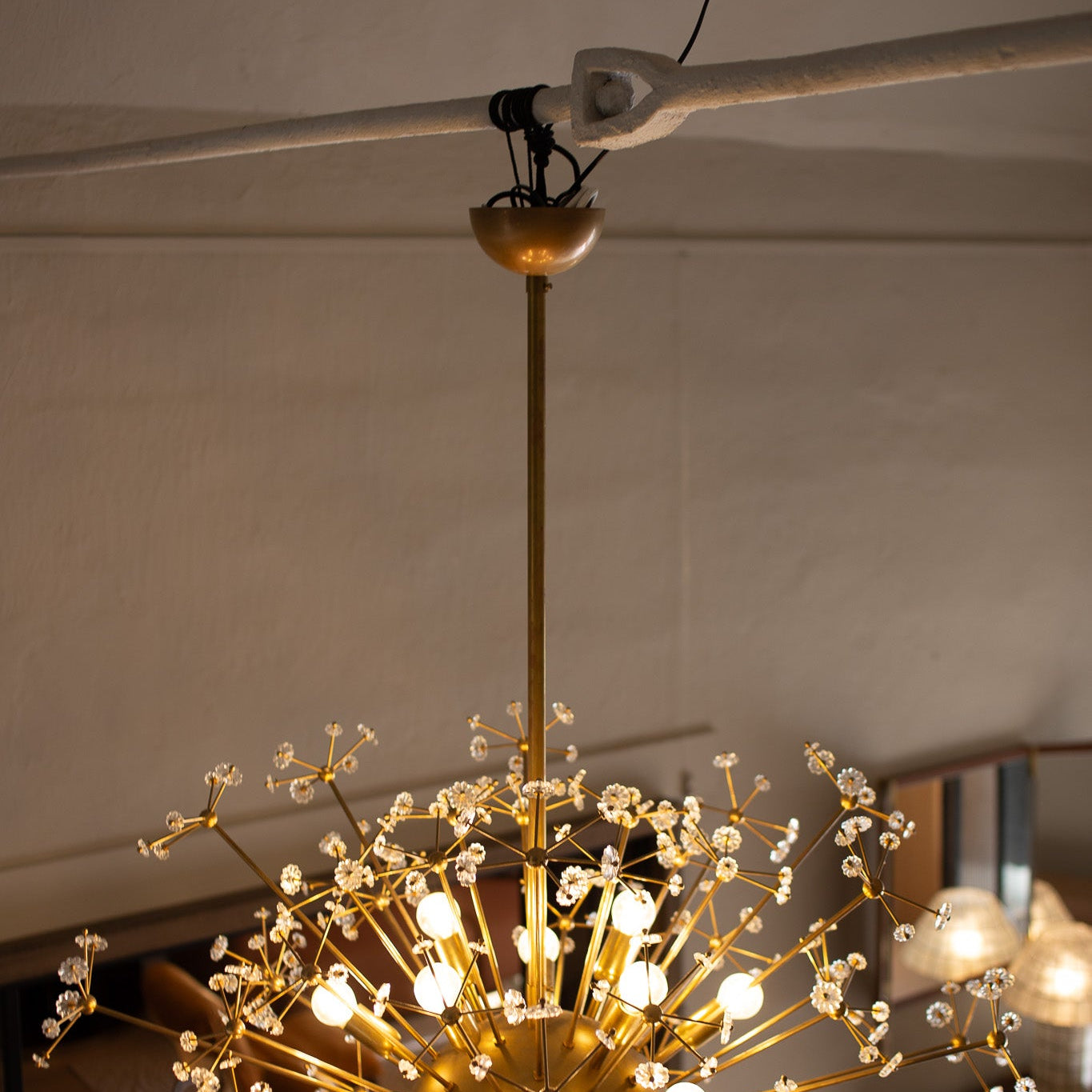 Vintage lysekrone Dandelion i messing med små blomster i Murano-glass