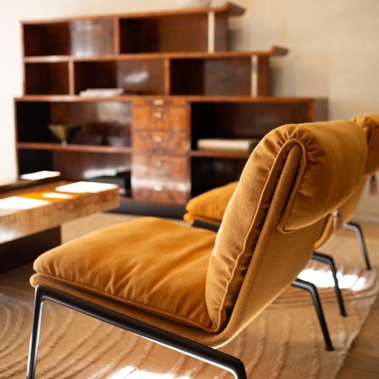 Lenestol Muno LN18 i okergult ulltekstil (utstillingsmodell) fra &tradition / OsloDeco