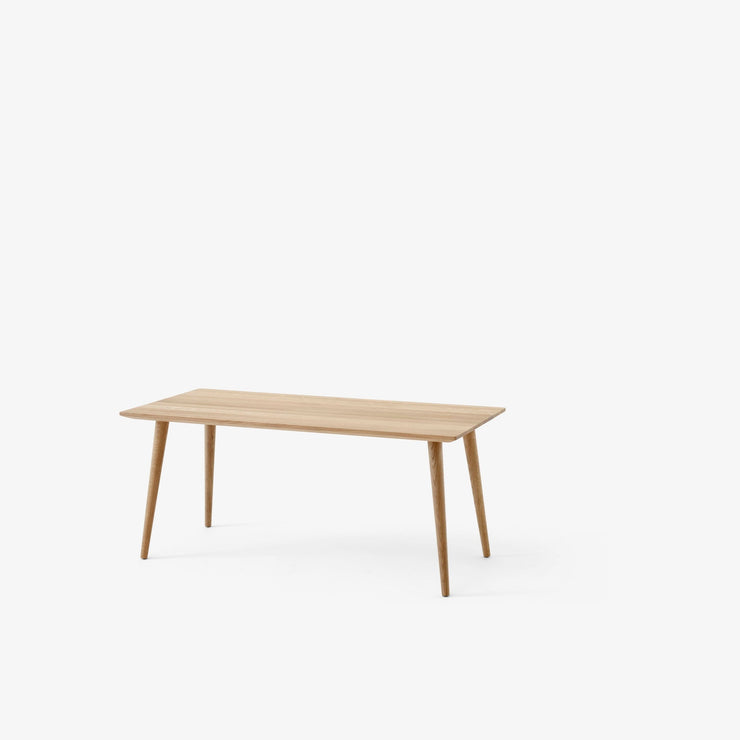 Sofabord In Between SK23 fra &Tradition i  oljet eik