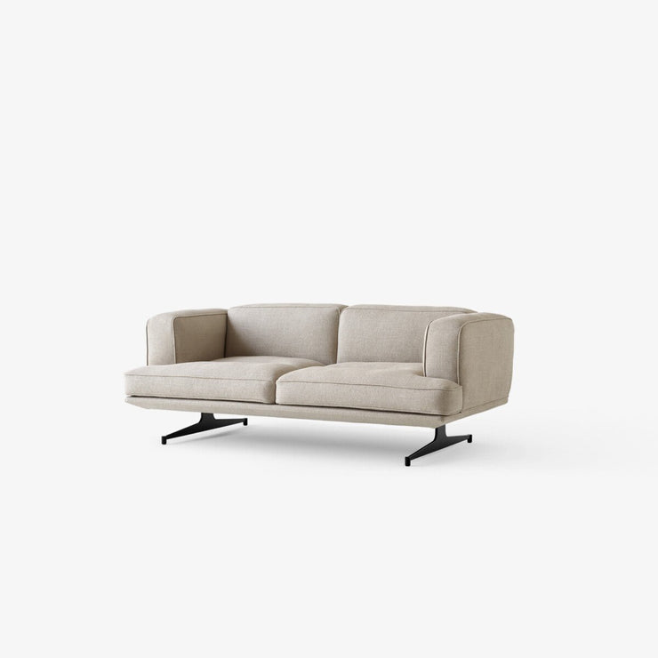 Sofa Inland 2-seter fra &tradition med svarte ben og tekstilet Ecriture 0240 (PG4)