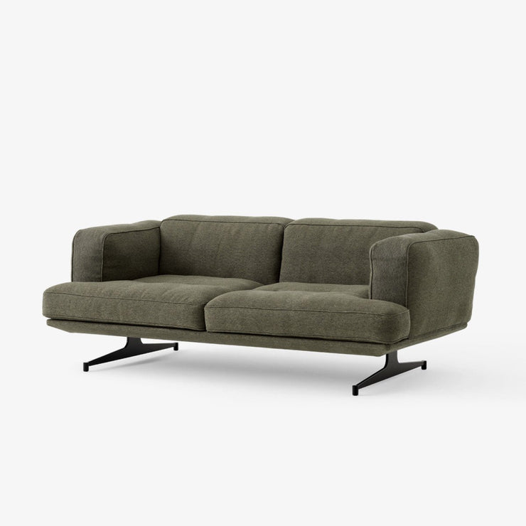 Sofa Inland 2-seter fra &tradition med svarte ben og tekstilet Clay 014 (PG3)
