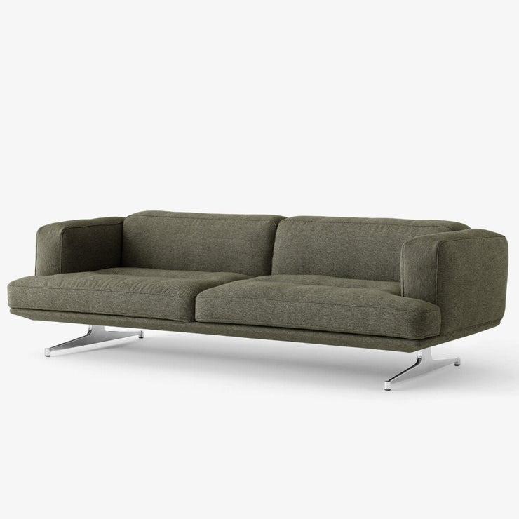 Sofa Inland 3-seter fra &tradition med ben i krom og tekstilet Clay 014 (PG3)