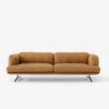 Sofa Inland 3-seter fra &tradition med svarte ben og konjakkfarget skinn Noble Leather Cognac