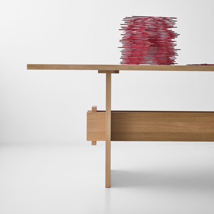 Jeppe Utzon Table #2 fra dk3 kommer i fem ulike dimensjoner der du kan velge mellom oljet eik, hvitoljet eik, såpevasket eik og røkt eik.
