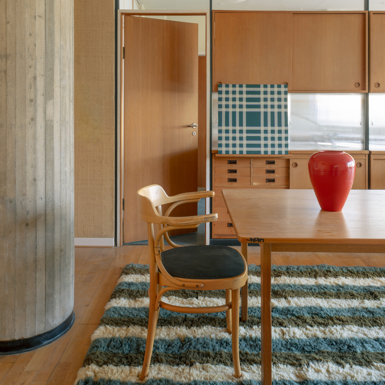Teppet Shaggy Arable Land fra samarbeidskolleksjonen mellom Layered og Evelina Kroon.