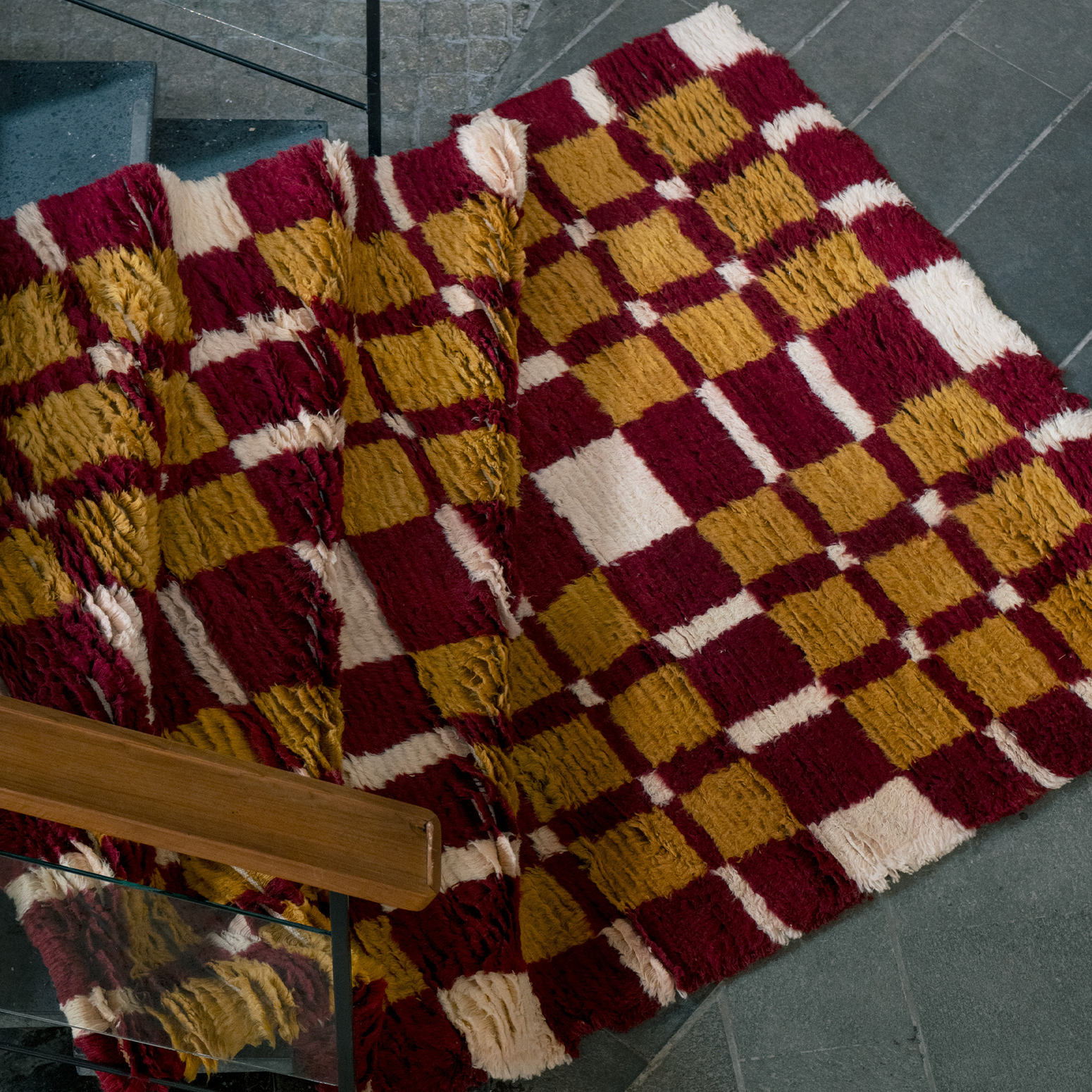 Teppet Shaggy Currant Bush fra samarbeidskolleksjonen mellom Layered og Evelina Kroon.
