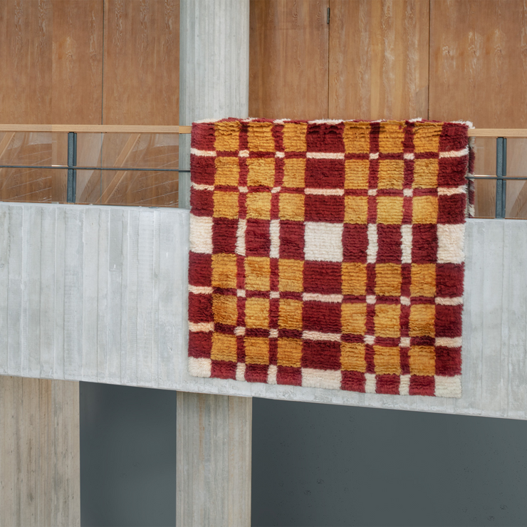 Teppet Shaggy Currant Bush fra samarbeidskolleksjonen mellom Layered og Evelina Kroon.