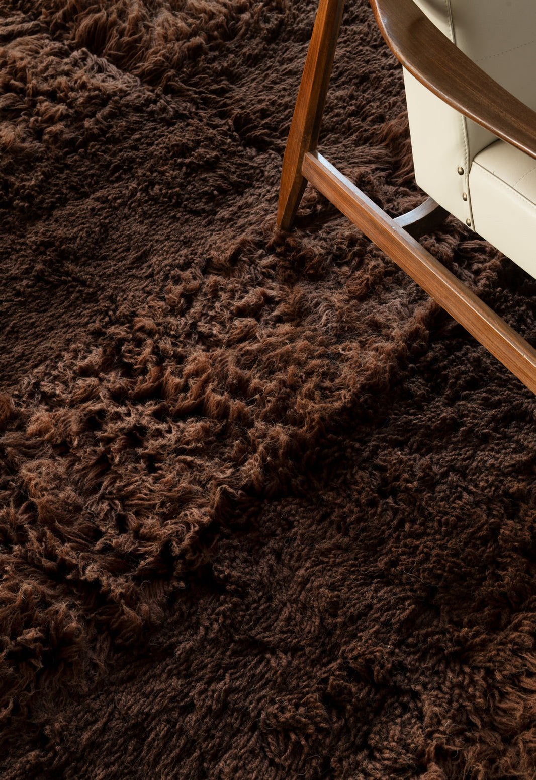 Teppe Shaggy Stripe fra Layered i fargen Chocolate