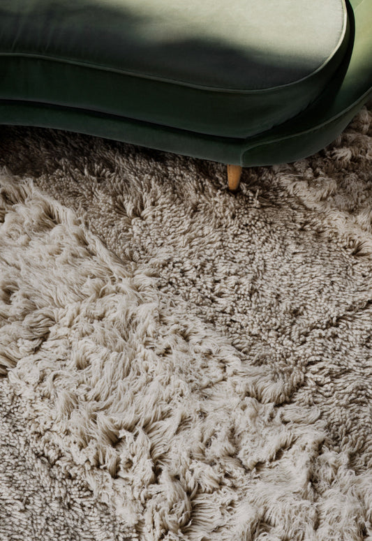 Teppe Shaggy Stripe fra Layered i fargen Oatmeal