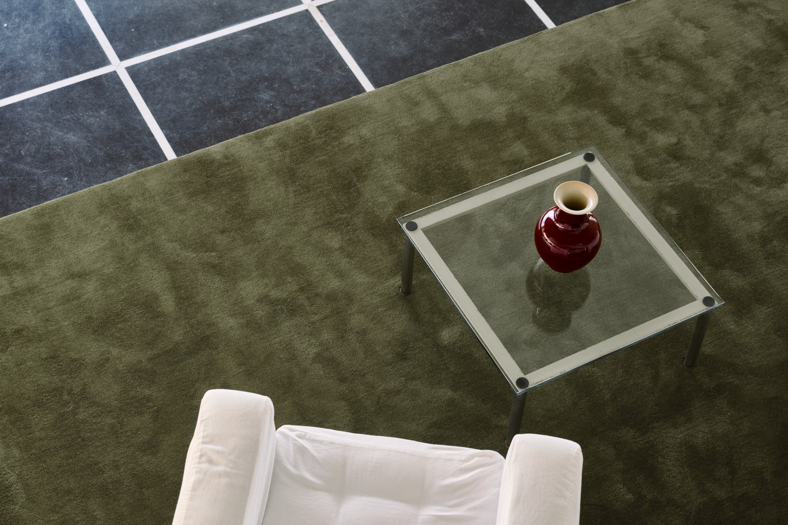 Ullteppet Classic Solid fra Layered i fargen Capulet Olive