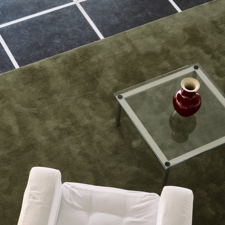 Ullteppet Classic Solid fra Layered i fargen Capulet Olive