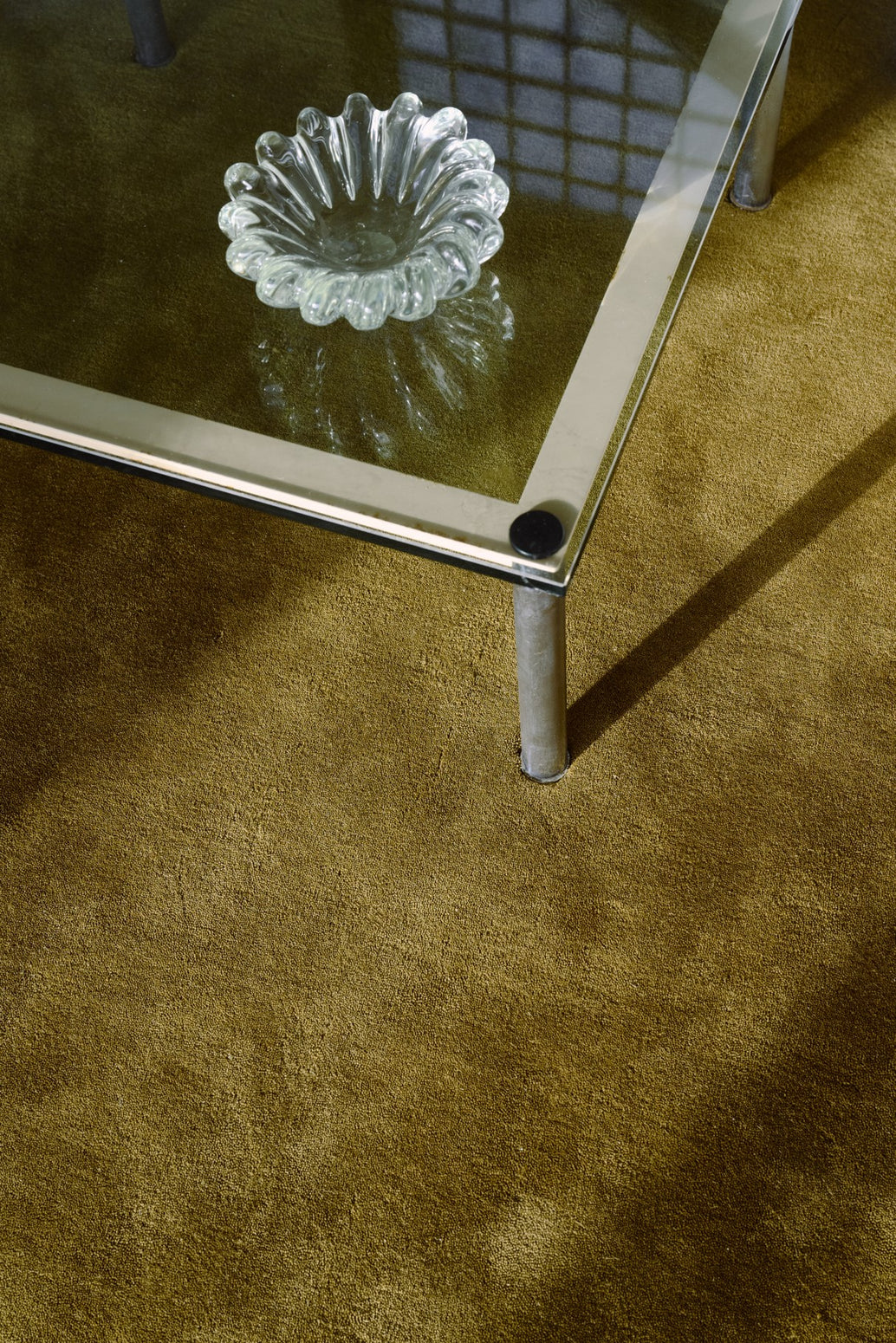 Ullteppet Classic Solid fra Layered i fargen Green Umber