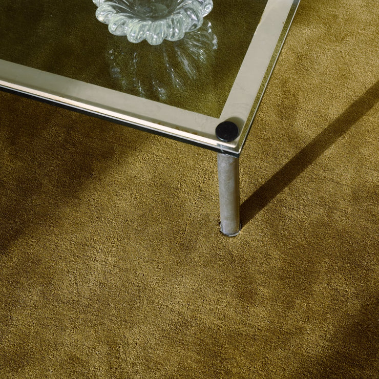 Ullteppet Classic Solid fra Layered i fargen Green Umber