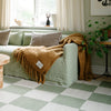 Pleddet Chunky Moahir fra Layered i fargen Ochre vil kunne kle mange typer innredninger og fargepaletter!