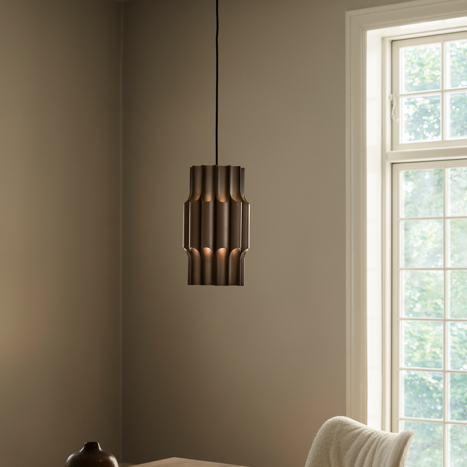 Taklampe Pan 190 i gyllenbrun aluminium fra Lyfa.