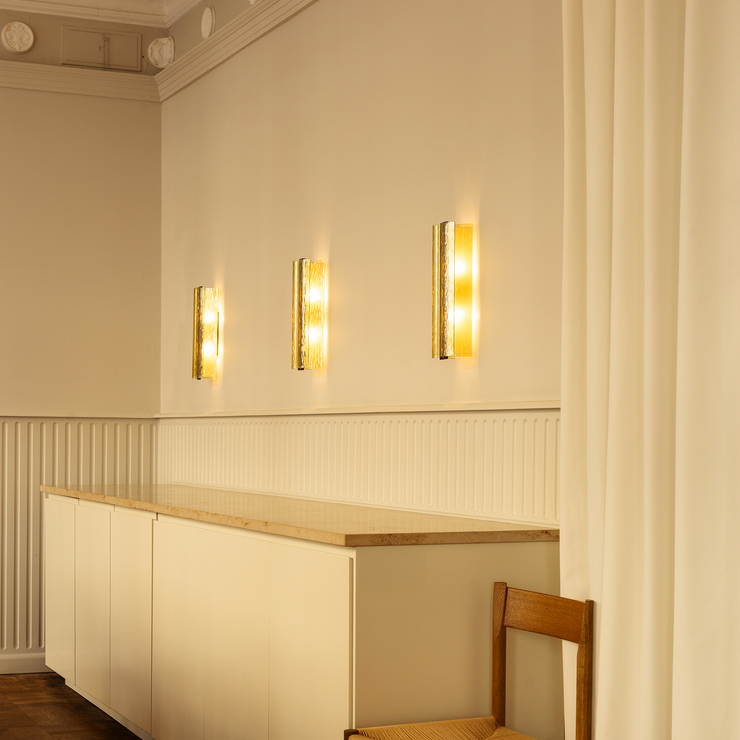 Vegglampen Ryff fra Lyfa i gyllenbrun / Bronzed.