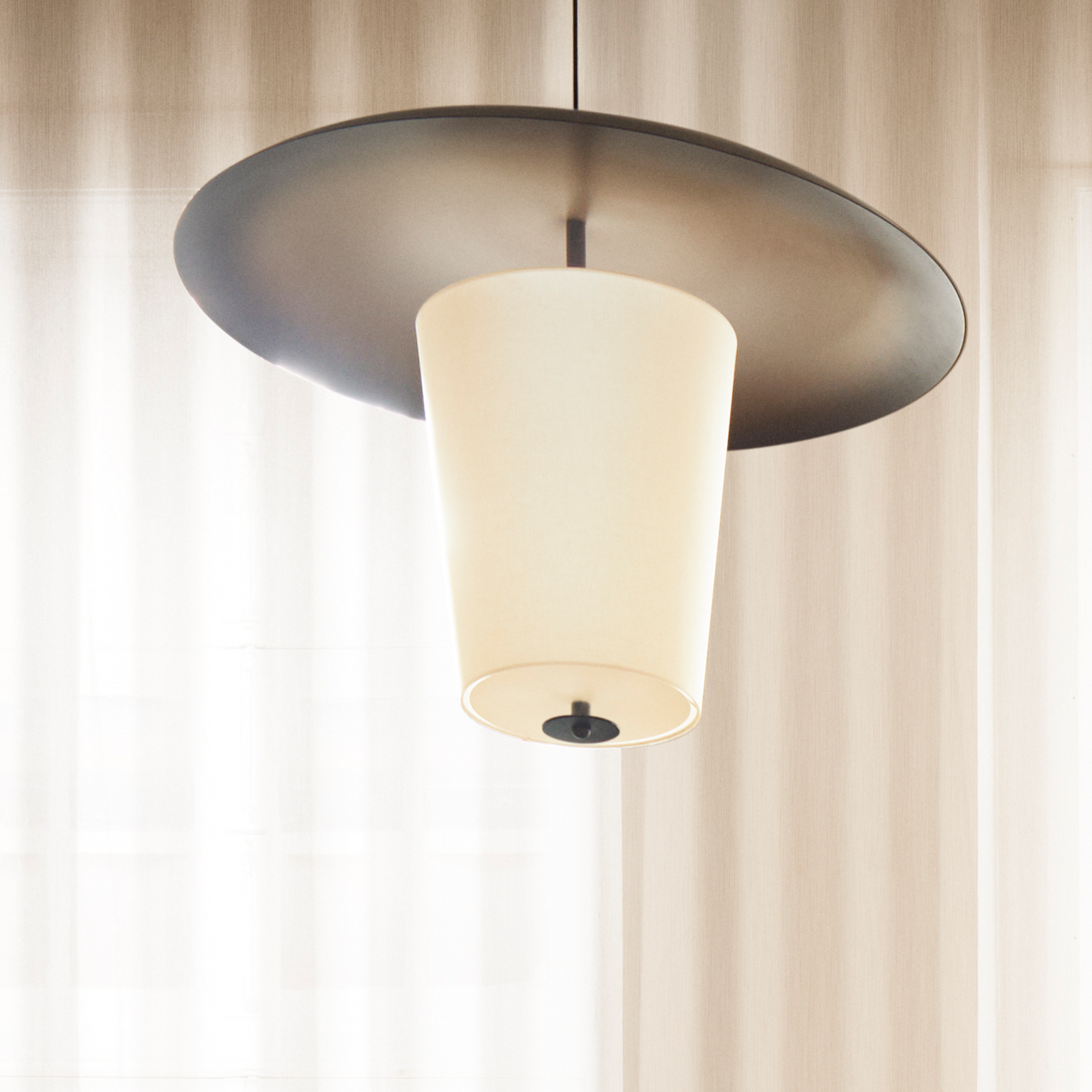 Taklampe Toton 1000 fra Lyfa.