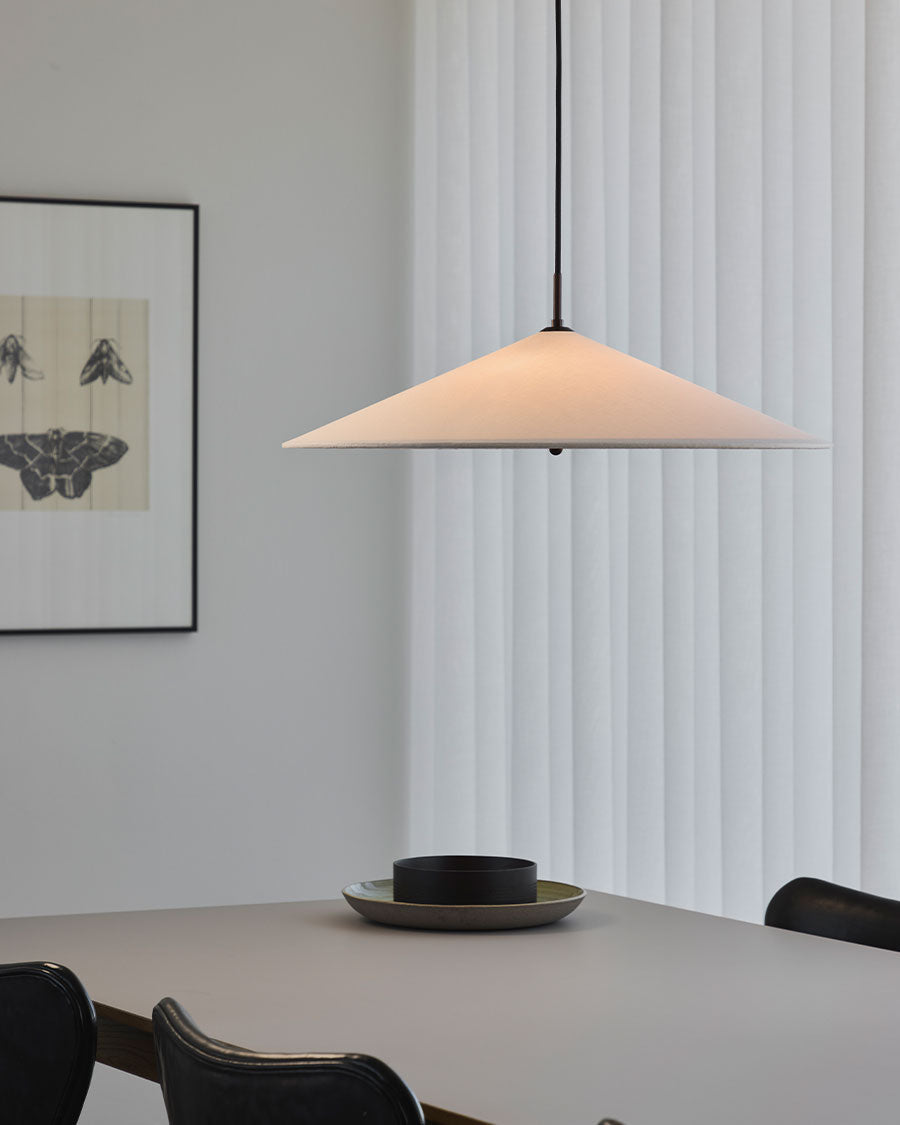 Denne lampen egner seg godt som hovedlys over spisebordet eller i stuen.