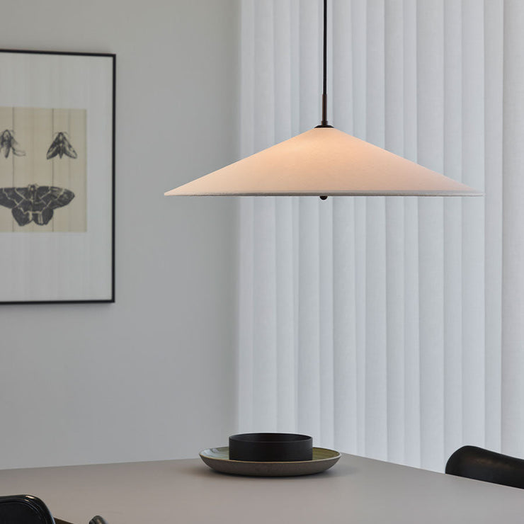 Denne lampen egner seg godt som hovedlys over spisebordet eller i stuen.