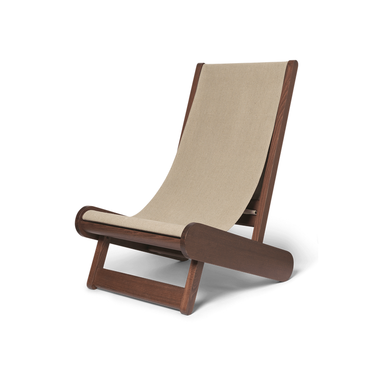 Stolen har et iøynefallende FSC™-sertifisert ramme laget av solid mørkbeiset bøk og et sete laget av 100 % europeisk lin.