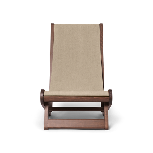 Lenestolen Hemi Lounge Chair fra Ferm Living er også laget med bærekraft i tankene, designet for enkel demontering og leveres praktisk flatpakket.
