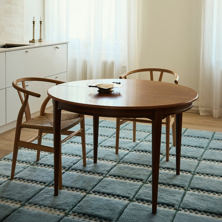 Ullteppe Lilly fra Layered i fargen Blue