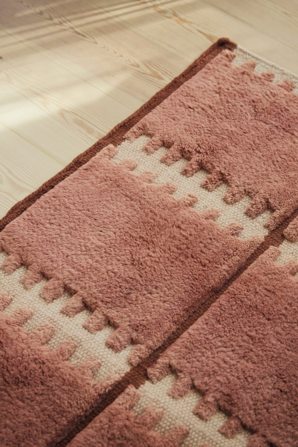 Ullteppe Lilly fra Layered i fargen Rust