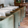 Loafer spisestol fra &tradition hos restauranten Esmée i København.