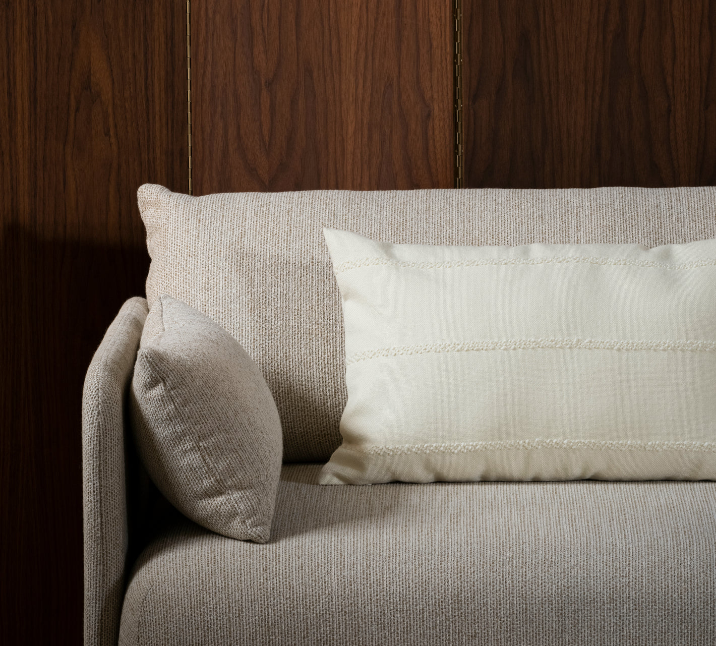 Offset sofa i beige tekstil